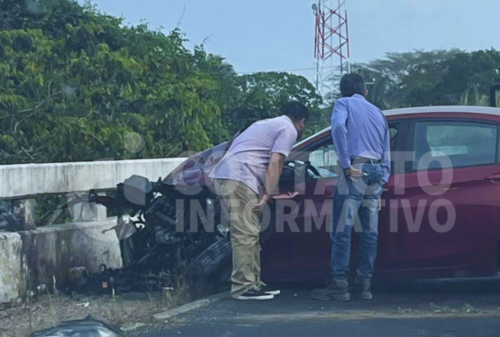(+VIDEO) Accidente en carretera antigua Minatitlán-Coatzacoalcos deja un h3r!d0 gr@ve y severos dañ0s materiales
